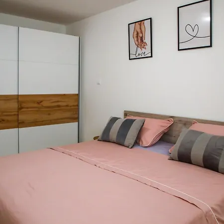 Tonia Apartment *